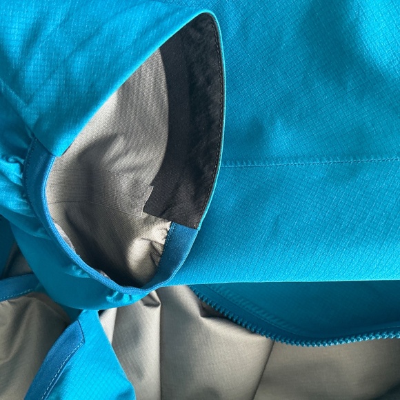 Arc Teryx Goretex Norvan Jacket - Picture 11 of 12